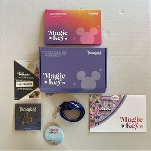 Disneyland Magic Key Welcome 2021 Box Key Pin Lanyard Buttons Magic Key Magnet